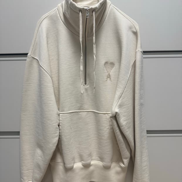 아미 하프넥 맨투맨