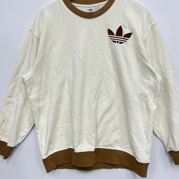 아디다스 아이보리 맨투맨
