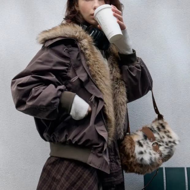 아이토브서울 셔링 크롭 퍼점퍼