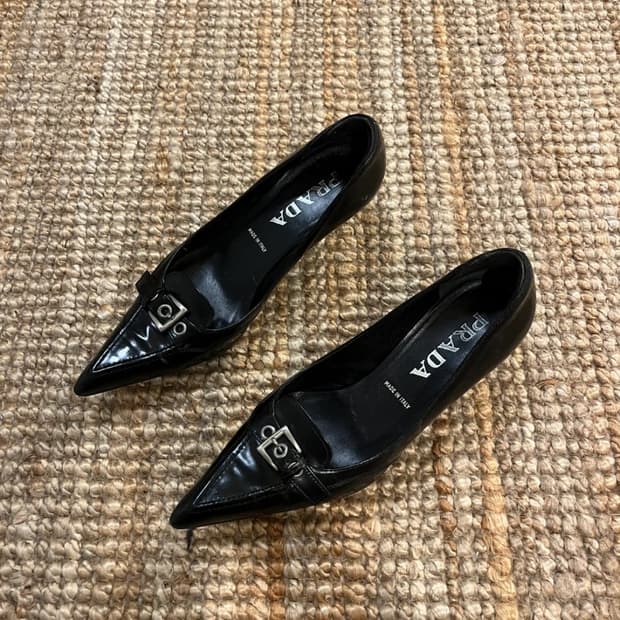 프라다 블랙 스틸레토 힐 225mm