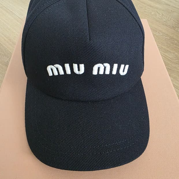 미우미우 볼캡 네이비