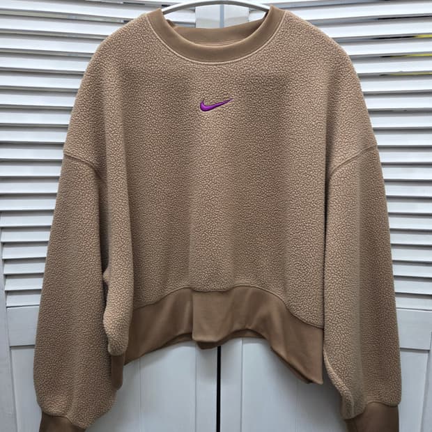 나이키 후리스 기모 크롭 맨투맨