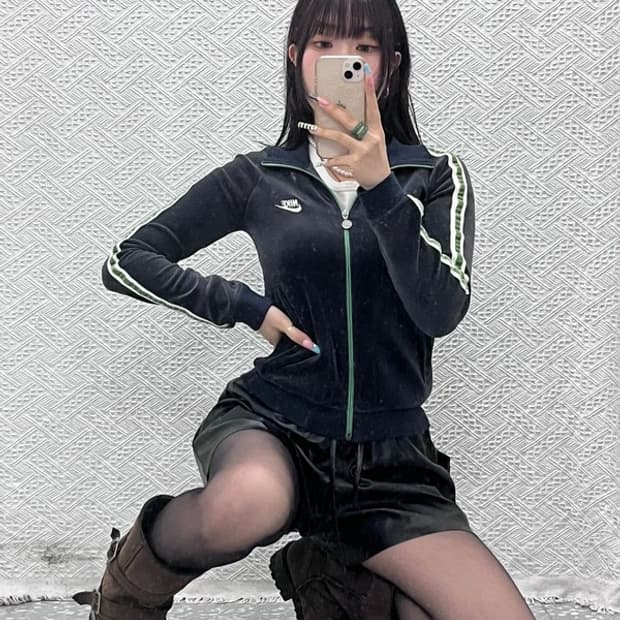 나이키 Y2K 레트로 00's 빈티지 딱붙핏 벨벳 집업 S C12935