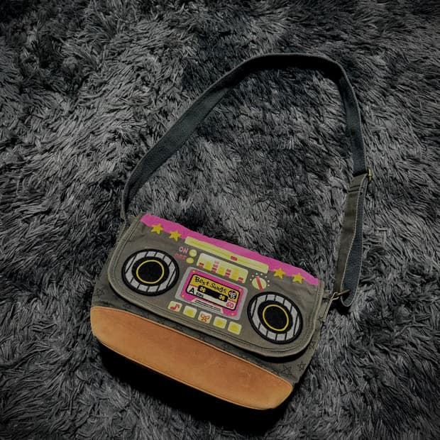 카세트 테이프 그래픽 크로스백