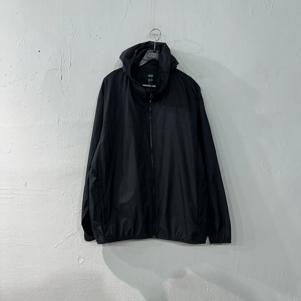 유니클로 경량 바람막이 L