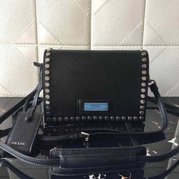 [정품$] 프라다 레더 스카이 폰트 스터드 크로스백