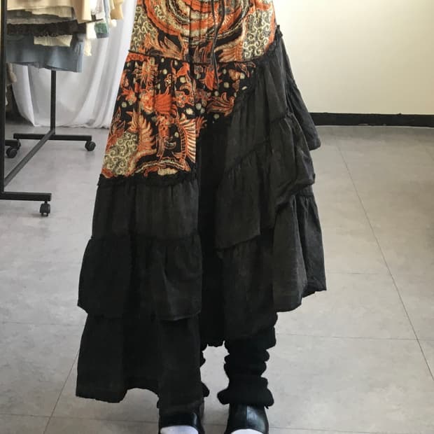 Unbalanced layer skirt
