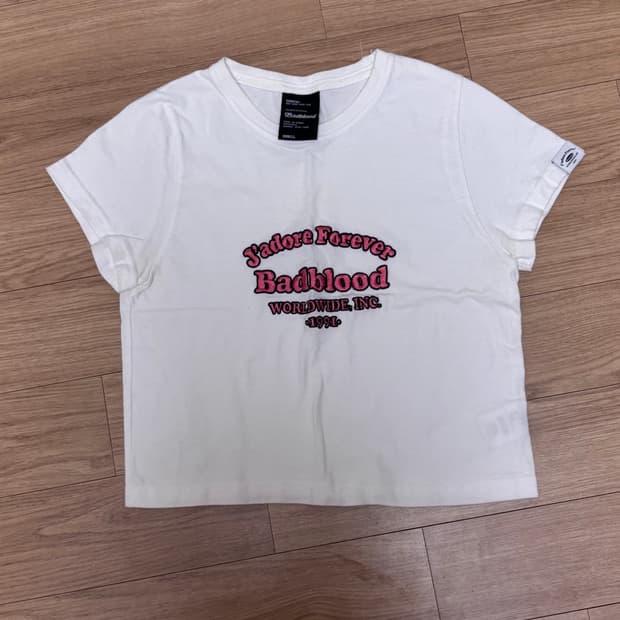 배드블러드 로고 크롭 반팔 티셔츠 화이트