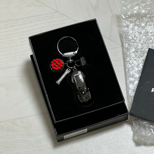 투썸플레이스 포르쉐 키링 블랙