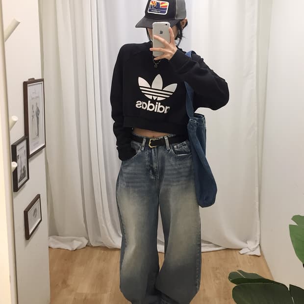 Women Adidas Crop Sweatshirt 100