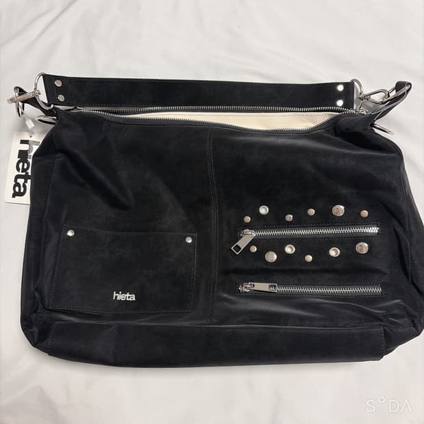 hieta 히에타 블랙 Maxie bag 맥시 백(크로스끈 포함)
