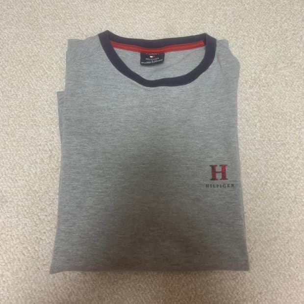 타미힐피거 그레이 라운드 반팔티셔츠 100