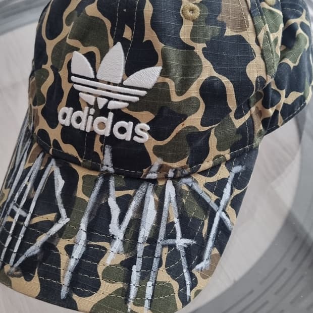 adidas 오리지널스 카모 볼캡 (커스텀 페인팅 디자인)