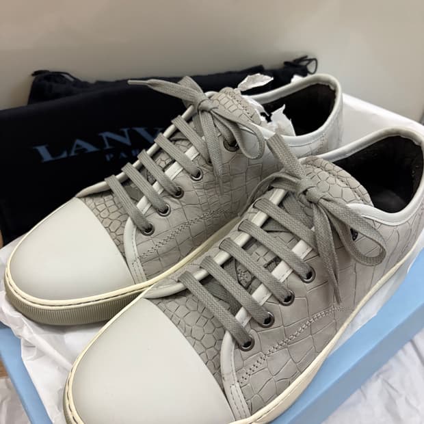 랑방 엠보스웨이드 스니커즈