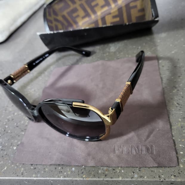 남녀공용(새제품 정품 Fendi)일본구매 한번도 착용안한 새제품 