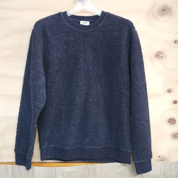 481) COS 네이비 뽀글이 맨투맨