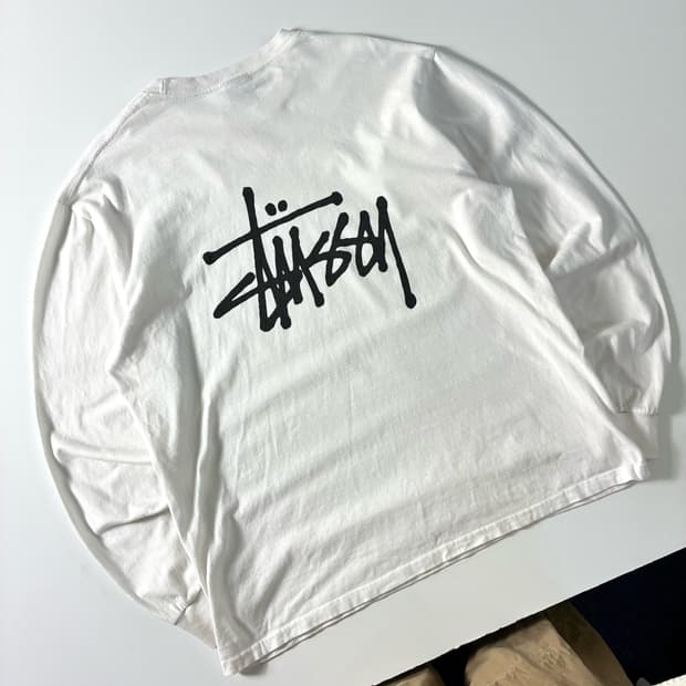 Stussy  스투시 베이직 로고 화이트 롱슬리브 티셔츠 