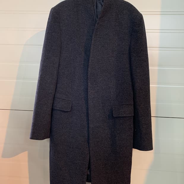 리버클래시의 감각적인 미니멀 울 코트