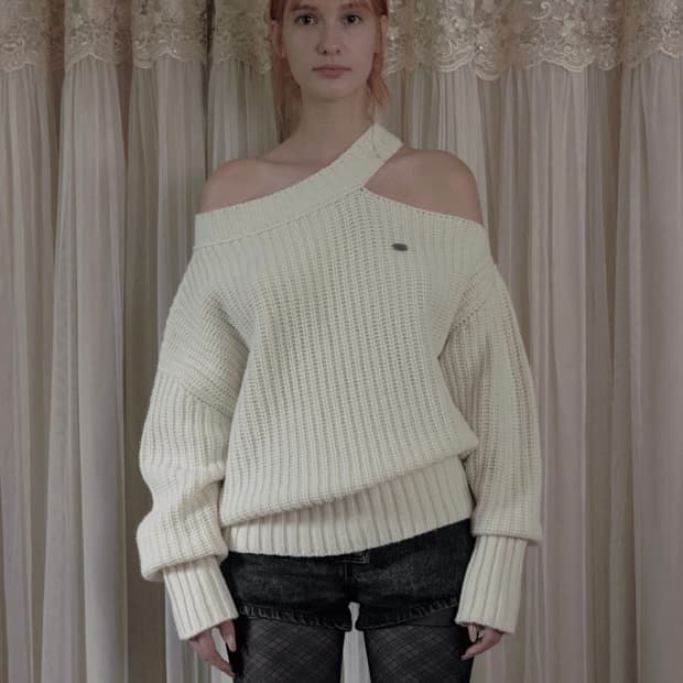 보헤미안서울 컷아웃 니트 크림