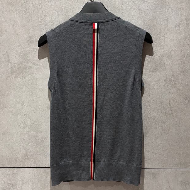 A+ / 2 (98) 톰브라운 백삼선 니트 조끼 가디건 그레이