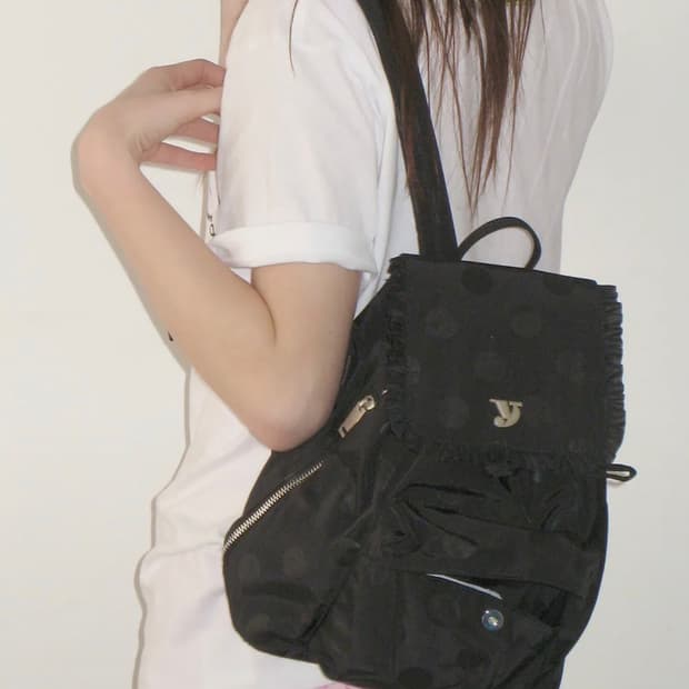 여밈 백팩