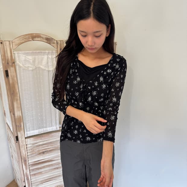 flower frill blouse