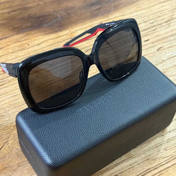 발렌시아가 선글라스