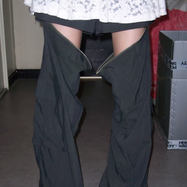 피키소사이어티 투웨이 포켓 지퍼 카고 팬츠 차콜 카시코오호스코이세이오