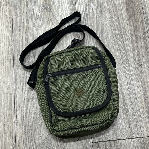 Columbia 컬럼비아 카키 크로스백 슬링백