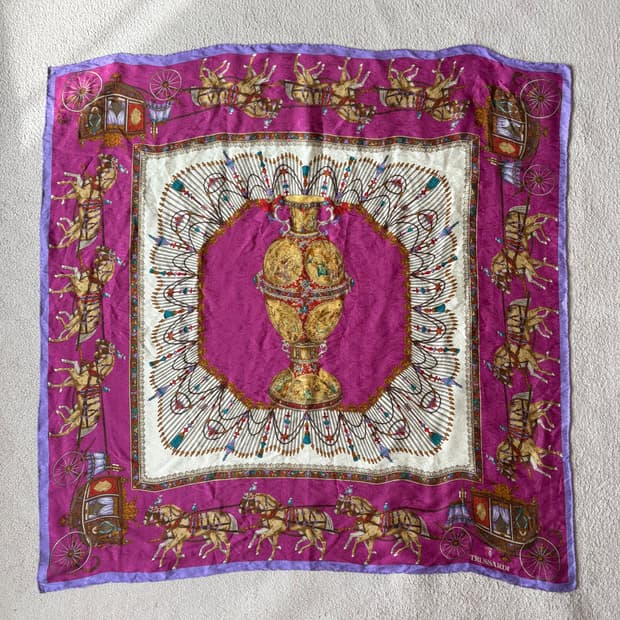 [희귀템] 트루사르디 마차 항아리 패턴 실크 스카프