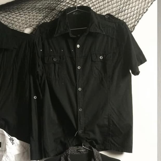 그런지 디테일 스터드 포켓 셔츠