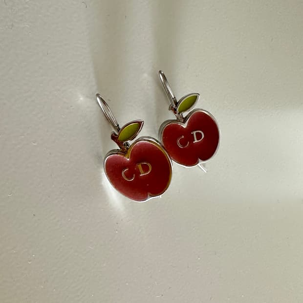 Christian Dior 사과 귀걸이