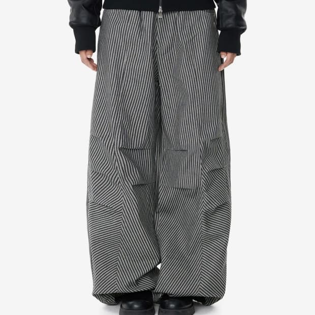 Knee Pin-tuck Stripe Denim Pants (Black)