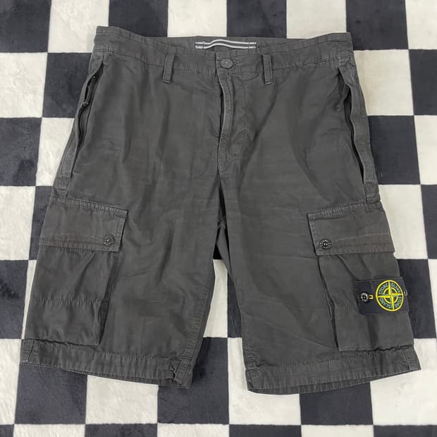 스톤 아일랜드 A0129 와펜 버뮤다 팬츠 (31)