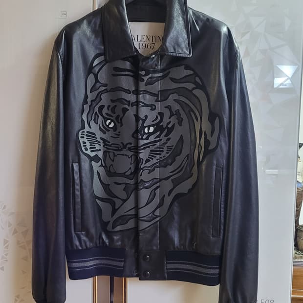 발렌티노 타이거 가죽자켓 블루종 레더점퍼 800만짜리