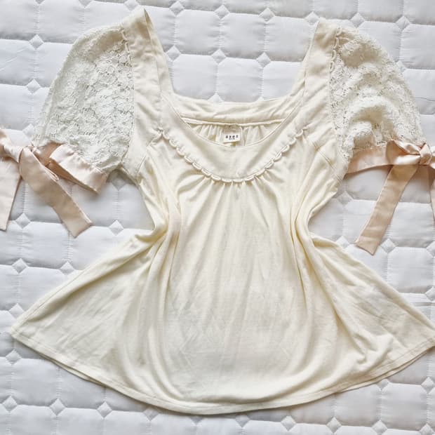 axes femme(악시즈 팜므) 리본 퍼프 레이스 블라우스