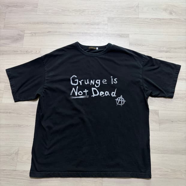 듀테로 Grunge is Not Dead 반팔 티셔츠 L사이즈 판매
