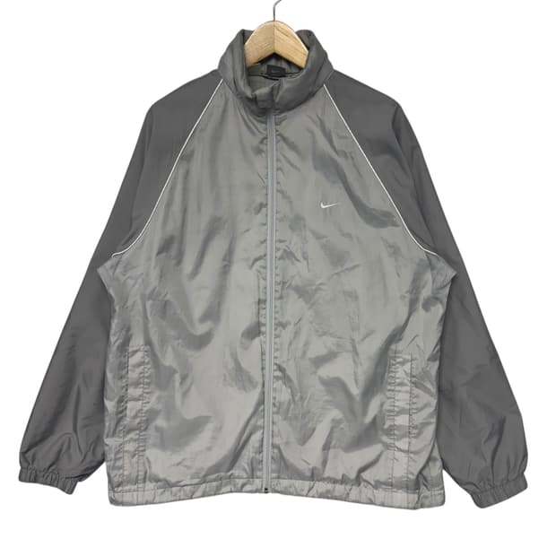나이키 스우시 바람막이 라이트실버