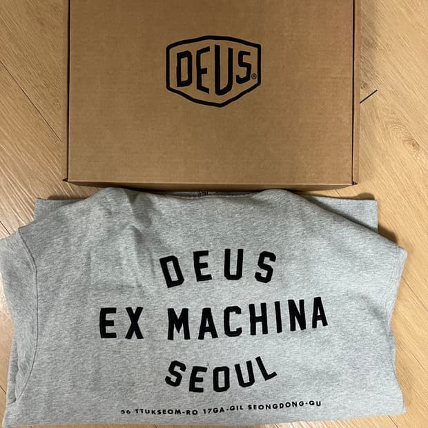 데우스 엑스 마키나 서울 후드집업