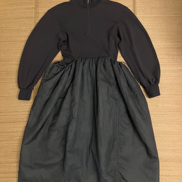 아모멘토 쉬어 패디드 드레스