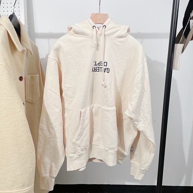 (정품/새상품) 갤러리 디파트먼트 퍽드 업 로고 화이트 후드