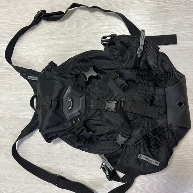 오클리 아이콘 미니백