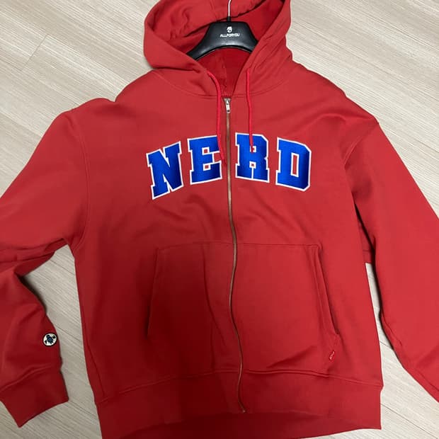 퍽댓너드샵 너드 후디 팔아요