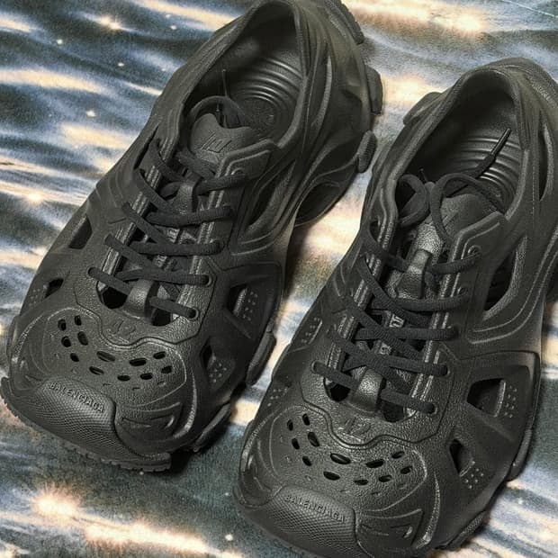 발렌시아가 hd 레이스업 42 블랙