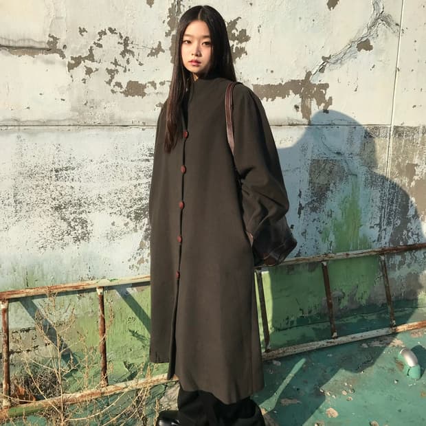 딥그린 버튼 코트 