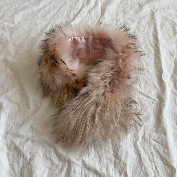 리즈리사 핑크베이지 라쿤퍼 넥워머 머플러