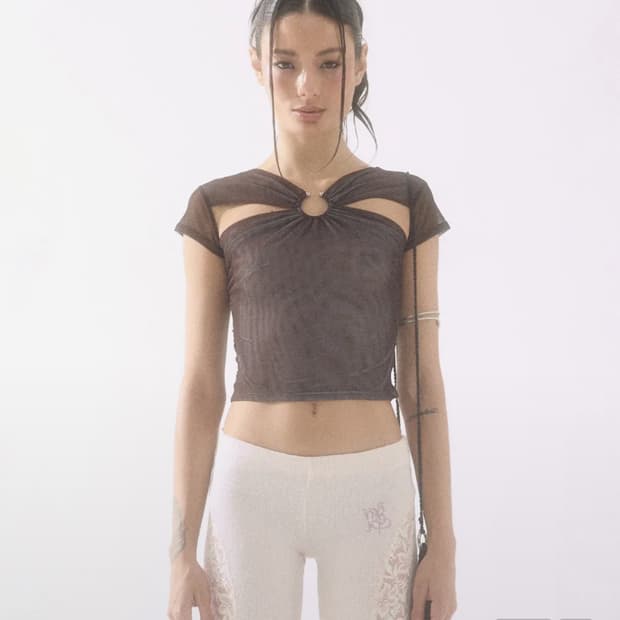 Badee / Cut-Out Piercing Crop Top 