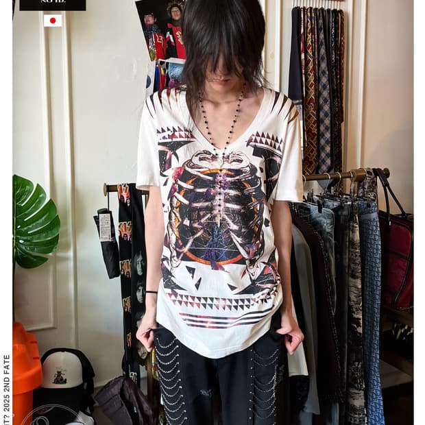 NO ID. Psychedelic Bone Skull V-Neck T