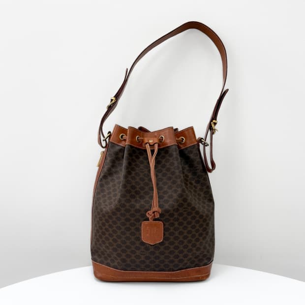 셀린느 마카담 트리오페 드로우스트링 버킷백