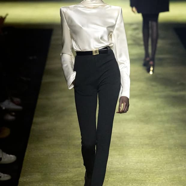 [블랙핑크 로제님 착용] 생로랑 23AW 실크 끄라페